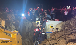 Bartın'da toprak altında kalan baba ile oğlu kurtarıldı