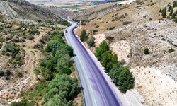 Araçlar mahvolmuştu... Afyonkarahisar'da karayoluna dökülen boya kazındı