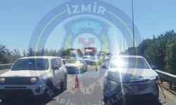 Buca- Bornova istikametinde trafik kazası: 2,5 kilometrelik araç kuyruğu var!
