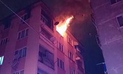 Apartman dairesinde korkunç yangın… Eşinin yanında hayatını kaybetti