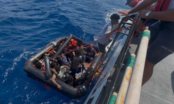 Yunanistan unsurlarınca geri itilen 2’si çocuk 16 göçmen Marmaris'te kurtarıldı