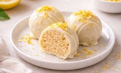Çay saatlerinin yeni gözdesi: Limonlu cheesecake topları tarifi!