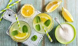 Yaz sıcaklarına birebir… Sadece 1 limonla 1 litre limonata!