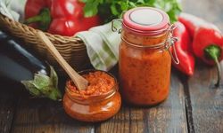 Kışlık hazırlıklar yavaştan başlıyor… Patlıcanlı sos (ajvar) nasıl yapılır?
