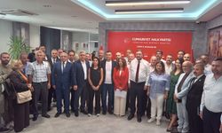 CHP İzmir İlçe Başkanlarından Çiğli saldırısına ortak tepki: Tehdit odaklarına karşı tek bir geri adım atmayacağız