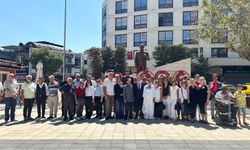 CHP Menderes Atatürk Anıtı’na çelenk sundu: Bizim mücadelemiz Türkiye Cumhuriyeti’ni yaşatma mücadelesidir