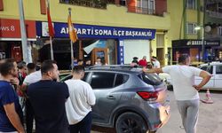 Manisa’da talihsiz kaza… AKP binasına araçla daldı