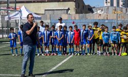 Bornova’da 2 bin sporcuya hizmet verecek saha yeniden açıldı