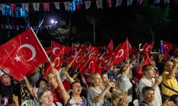 Bornova’da 9 Eylül coşkusu: İzmir’in kurtuluşu Atatürk'ün sevdiği şarkılarla anıldı