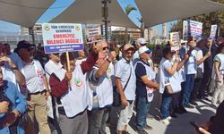 İzmir’de emeklilerden AYM’ye çağrı: Seyyanen zam dosyasını karara bağlayın!