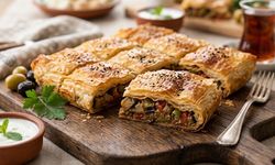 Onun yeri ayrı... Çıtır çıtır patlıcanlı börek tarifi