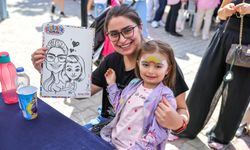 Bayraklı’da renkli görüntüler… Karikatür şenliği düzenlendi