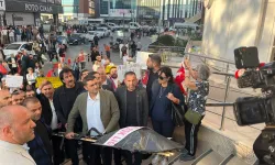 CHP Çiğli’den Yıldız’a siyah çelenkli protesto: 27 yıllık iktidar masa başında satıldı
