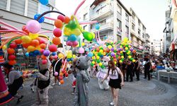 EFEST 2026 renkli kortejle başladı