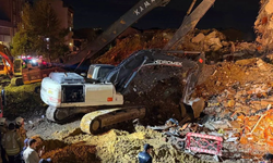 İstanbul’da kentsel dönüşüm kapsamında yıkım yapılan bina çöktü: 2 yaralı