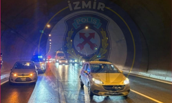 Trafik Birimleri duyurdu: Bayraklı Büyük Tünel’de kaza, trafik sıkıştı!