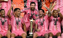 Koleksiyona bir yenisi eklendi… Messi 49’uncu kupasını kaldırdı
