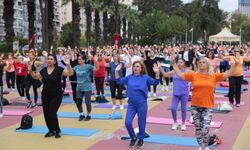 Konak’ta güne enerjik başlangıç: Yoga, aerodans ve pilates bir arada
