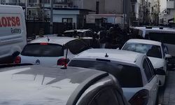 Karşıyaka Alaybey Çarşısı'nda trafik kaosu: Muhtardan acil önlem çağrısı