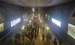 Metroda akşam çilesi! İzmirliden Tugay'a çağrı: Gelsin, metroya binsin, hâlimizi görsün!