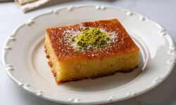 Şerbetli tatlı sevenler buraya: Yumuşacık tam kıvamında revani tarifi!