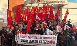TKP’den Çiğli Belediyesi önünde protesto: Yıldız, zübük edasıyla AKP’ye geçmiştir