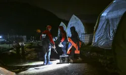 Pendik’te sel faciası: Dereye kapılan otomobilde 2 kişi kayboldu!