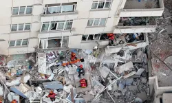 Maltepe’de çöken binada yangın çıktı: Kurtarma çalışmaları sürüyor