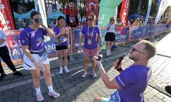 Yarı Maratonu'nda sürpriz evlilik teklifi: Koşuyu bitirdi, yüzüğü çıkardı
