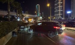 İzmir’de gece yol kapandı… 8 araçlık zincirleme kaza