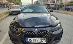 Aydın'da lüks otomobil motosikletle çarpıştı: 2 kişi yaralandı