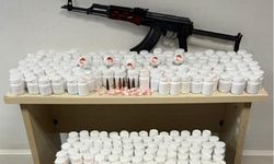 İzmir’de zehir baskını… 59 bin hap ve AK-47 yakalandı