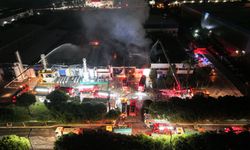 Manisa'da akü fabrikasındaki yangın kısmen kontrol altında