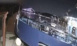 Yolcu vapuru tarihi yalıya çarptı