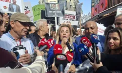 Gazeteciler İzmir’de ses yükseltti: Artık yeter nefes alamıyoruz!