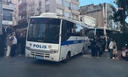 Bayraklı operasyonu: Gözaltındaki 47 kişi sağlık kontrolünden geçirildi