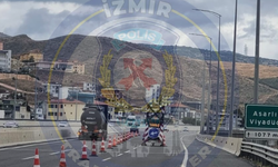 İzmir otoyolunda asfalt çalışması: Trafik tek şeritten sağlanıyor!