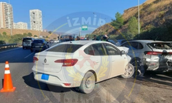 Çiğli- Karşıyaka istikametinde trafik kazası: Sürücülere uyarı…Trafik kitlendi!