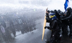 Fransa'daki protestolara yüzbinlerce kişi katıldı