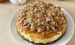 Elma ve tarçının eşsiz uyumu: Elmalı crumble cheesecake nasıl yapılır?