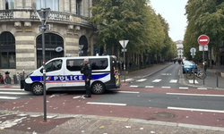 Paris ve bazı kentlerdeki kısmi sokağa çıkma yasağı uzatıldı