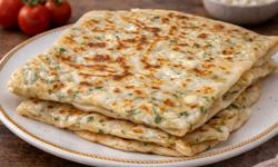Sadece 10 dakikada kahvaltınızda… Peynirli gözleme tarifi