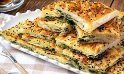 Pazar kahvaltılarının olmazsa olmazı... Ispanaklı börek tarifi