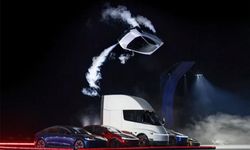 Hayaldi gerçek oldu...Tesla'nın uçan arabası tanıtıldı!