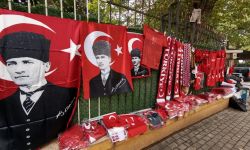 Cumhuriyet kutlamalarının öteki yüzü… Elde kalan bayraklar