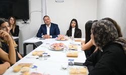 Eşki’den kız öğrencilere ziyaret: Ben sizin abinizim