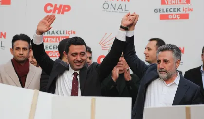 Bayraklı'da CHP'lilerden ithal aday tepkisi: 31 Mart seçimleri riske girdi
