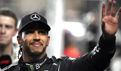 Formula 1'de flaş bir transfer: Lewis Hamilton, Ferrari ile anlaştı   