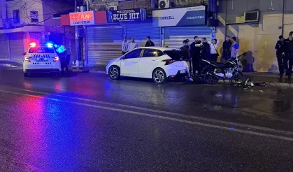 İzmir'de otomobil ile motosiklet çarpıştı: 1 kişi ağır yaralı