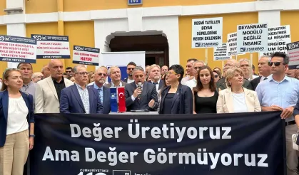 Mali müşavirlerden İzmir’de eylem: Sorunlarımızın çözüme kavuşturulmasını istiyoruz